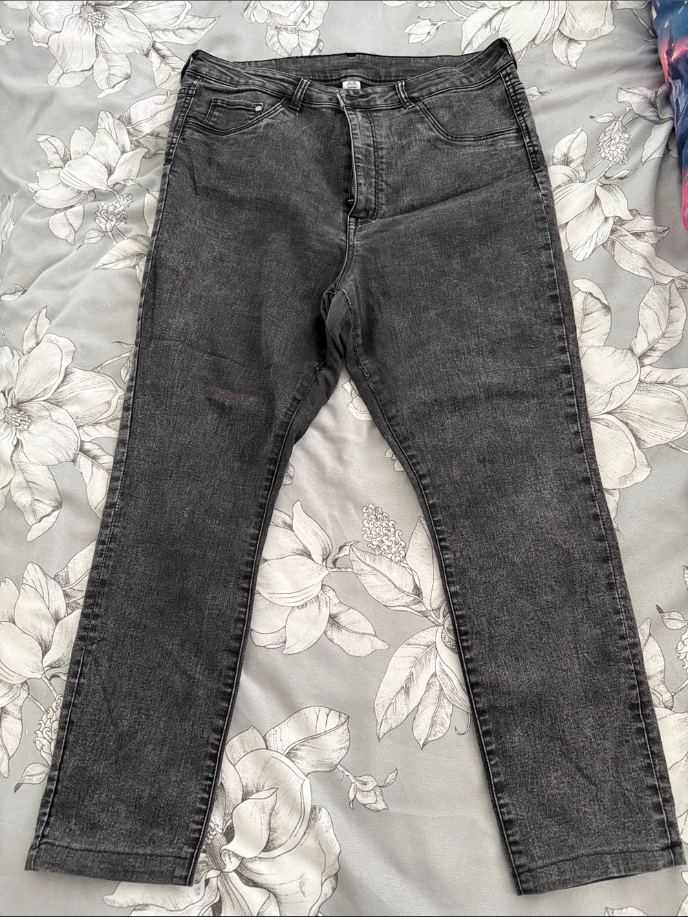 Womans's Slim Black Wash Jeans